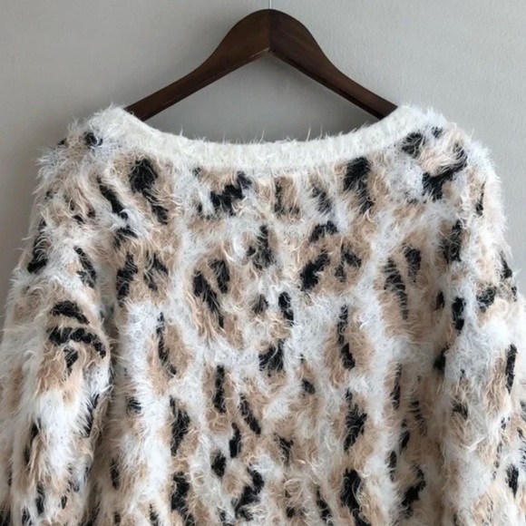 Minkpink Soft Comfy Fuzzy Leopard Print Long Sleeve Sweater Shirt Top White - Picture 8 of 10